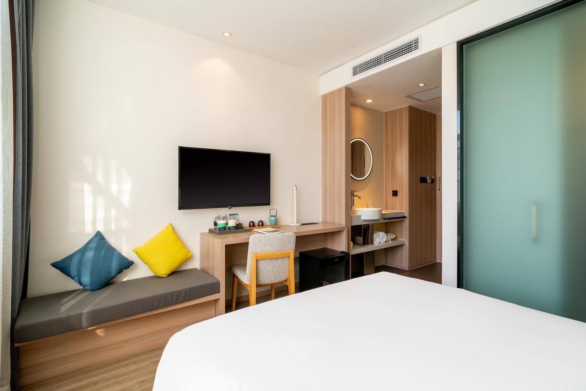 Hotel Atour Lujiazui Minsheng Road Station 4*