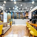 Atour Hotel Shanghai Lujiazui Minsheng Road Station