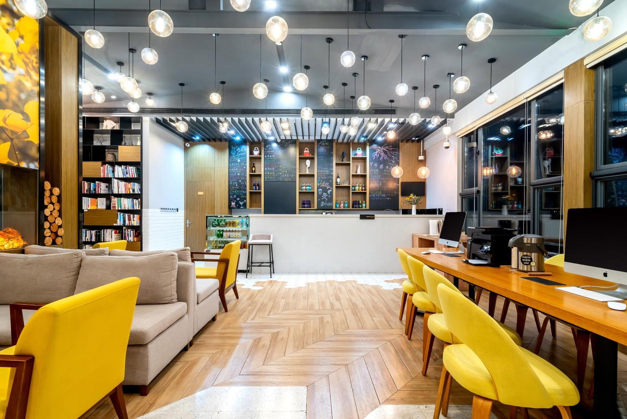 Atour Lujiazui Minsheng Road Station Hotel